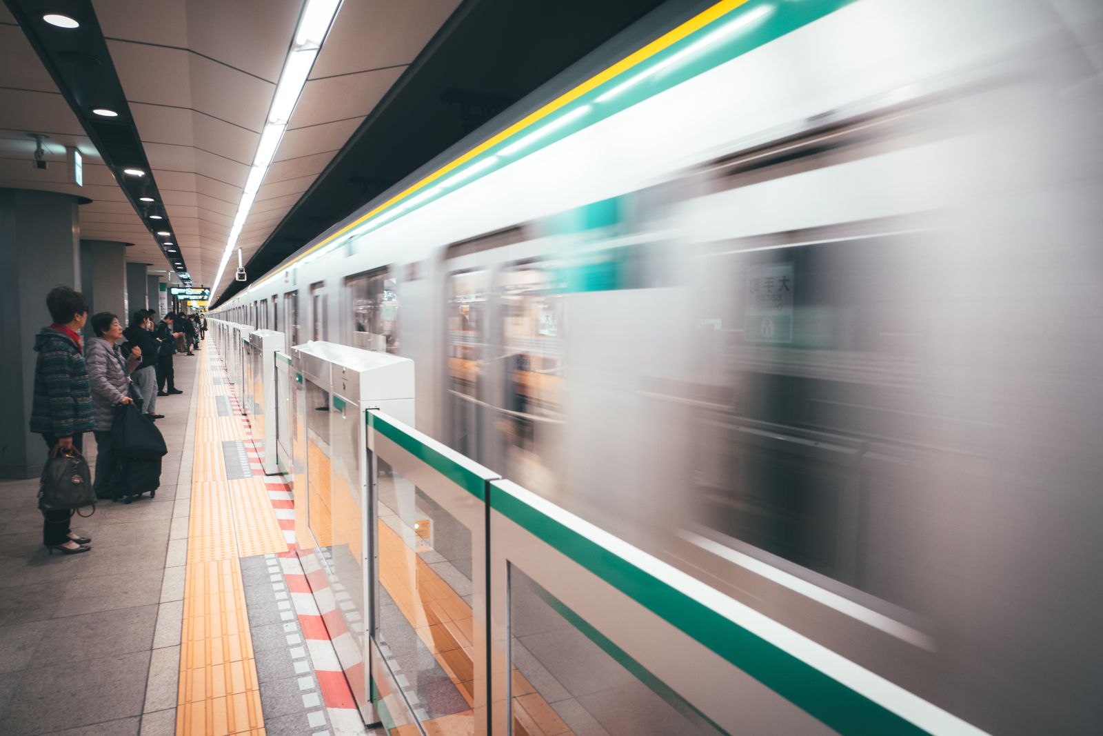 Tokyo Metro platform